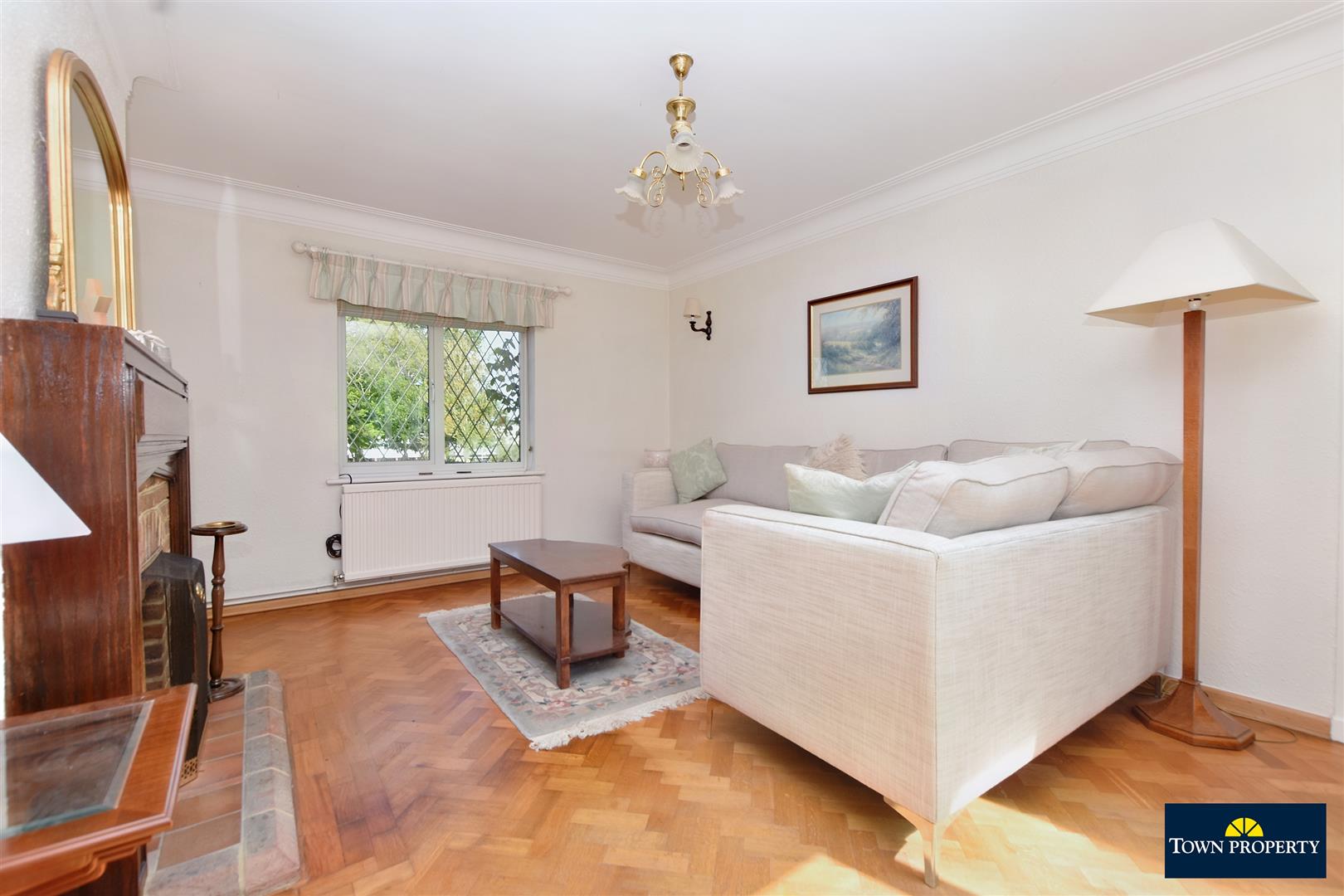 Property Details for Kings Drive Eastbourne BN21 2UH Town Property